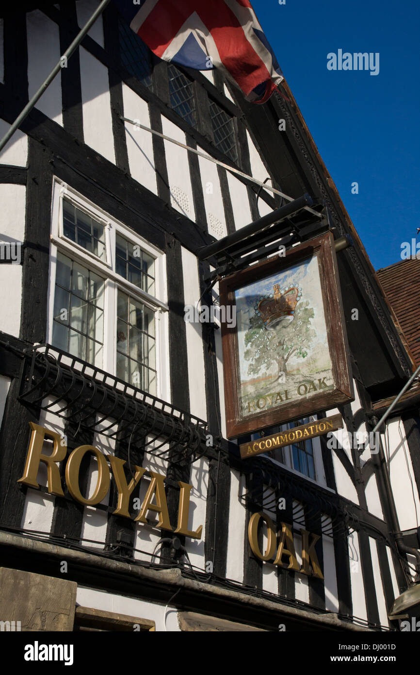 Evesham, une ville de marché dans le Worcestershire England UK Royal Oak enseigne de pub Banque D'Images