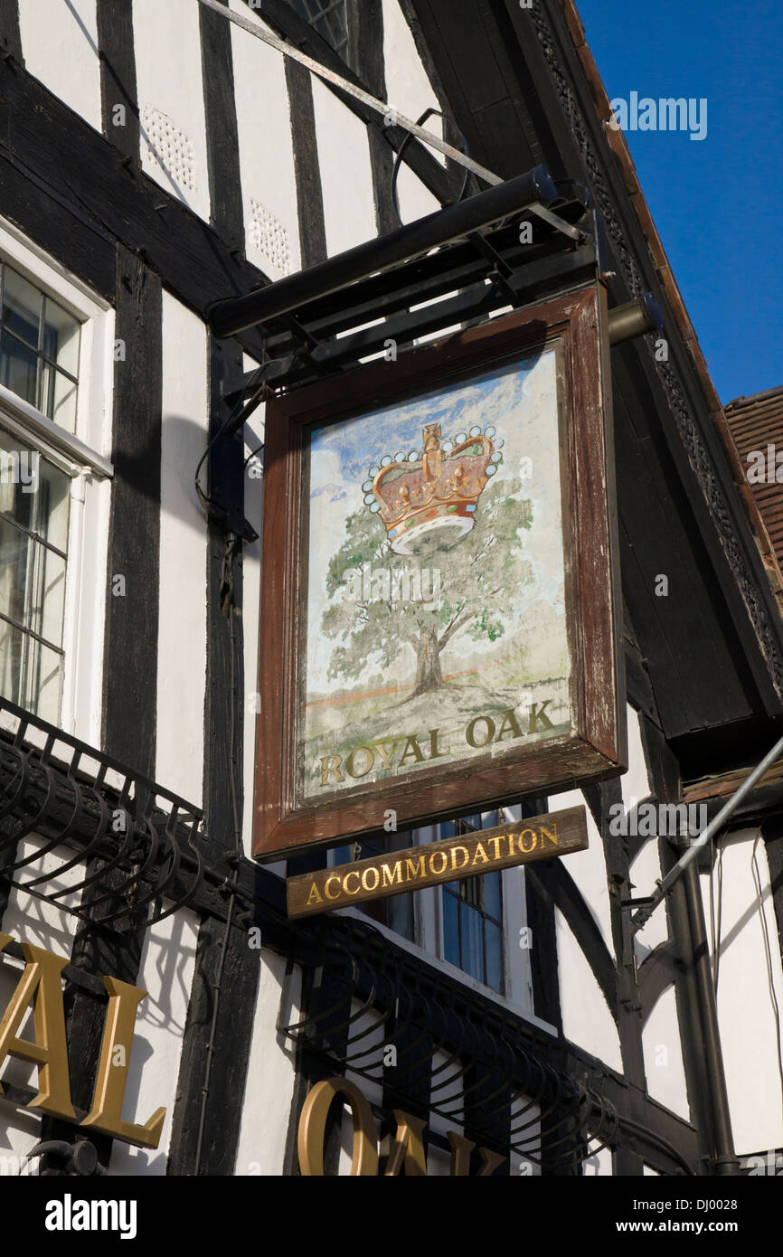 Evesham, une ville de marché dans le Worcestershire England UK Royal Oak enseigne de pub Banque D'Images