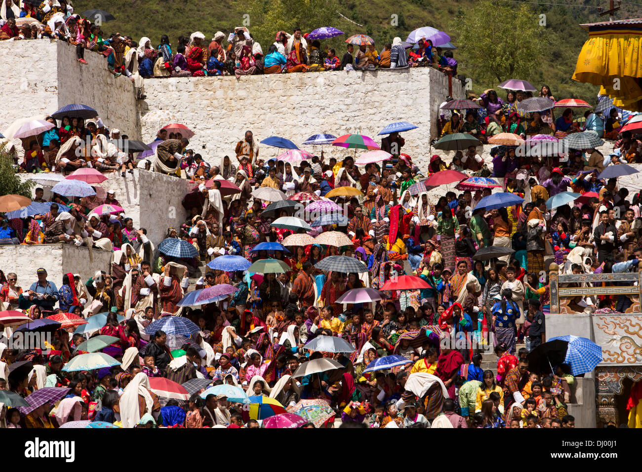 Le Bhoutan, Thimphu Dzong, Tsechu festival annuel, la capacité de Sun à l'abri des foules Banque D'Images