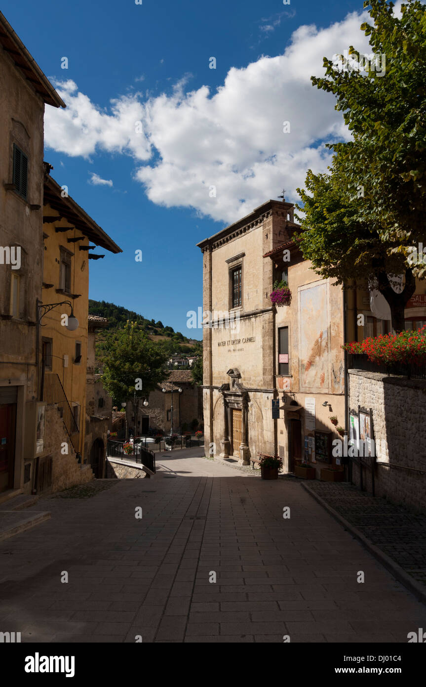 Vue panoramique de l'église San Rocco (AKA Madonna del Carmine Église), Scanno, L'Aquila, Abruzzo, Italie. Banque D'Images