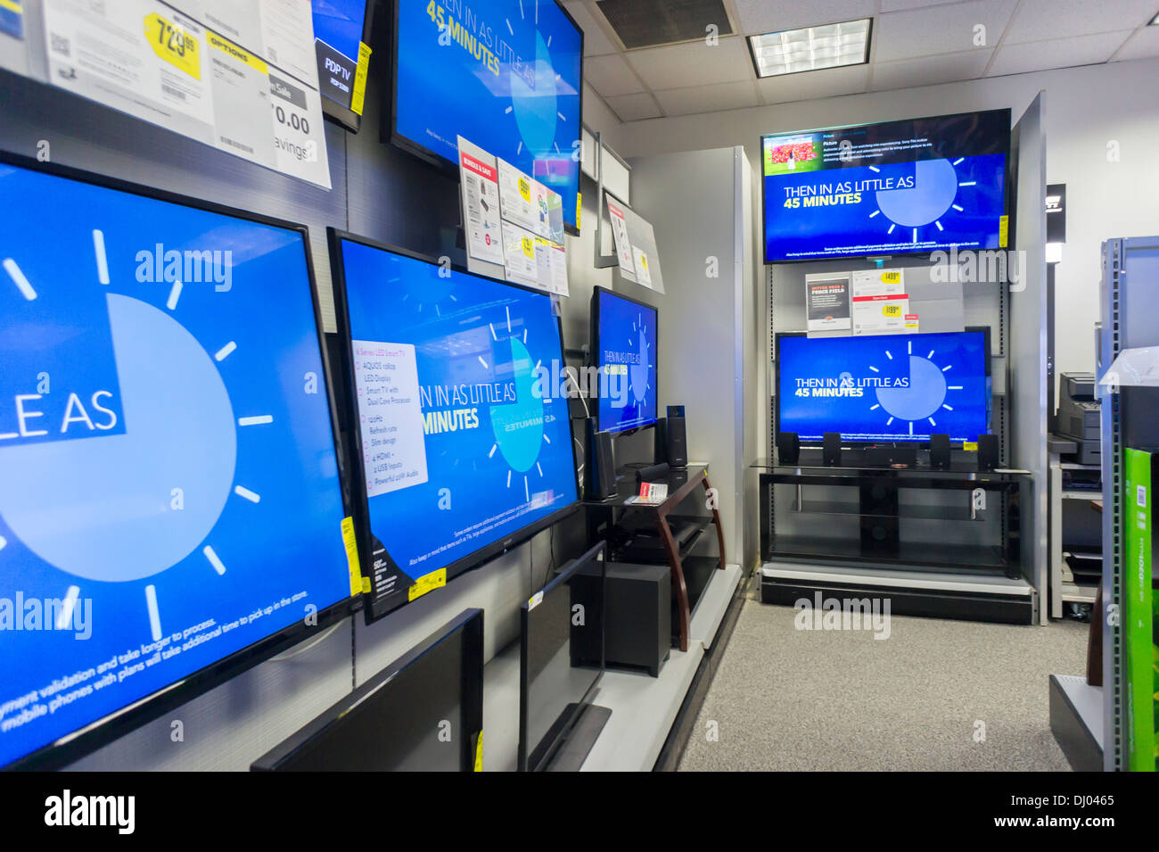 Une télévision à écran plat en vente dans un magasin d'électronique Best  Buy à New York Photo Stock - Alamy
