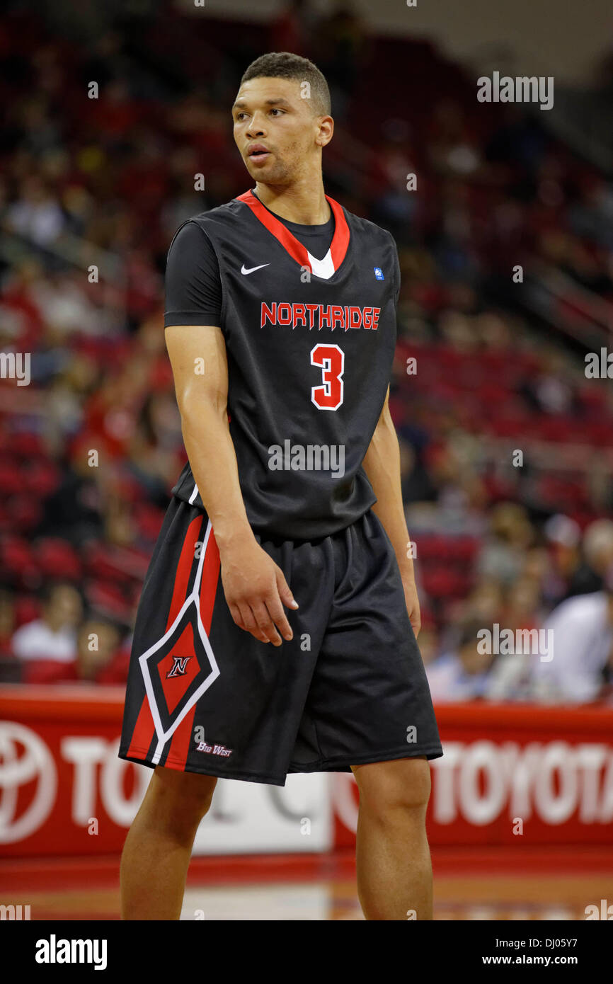 16 novembre 2013, Fresno, CA - Cal State Northridge avant Stephan Hicks dans le jeu entre le Northridge Matadors et le fresno State Bulldogs à Save Mart Center à Fresno, CA. Fresno State a gagné le match 80 à 64. Banque D'Images