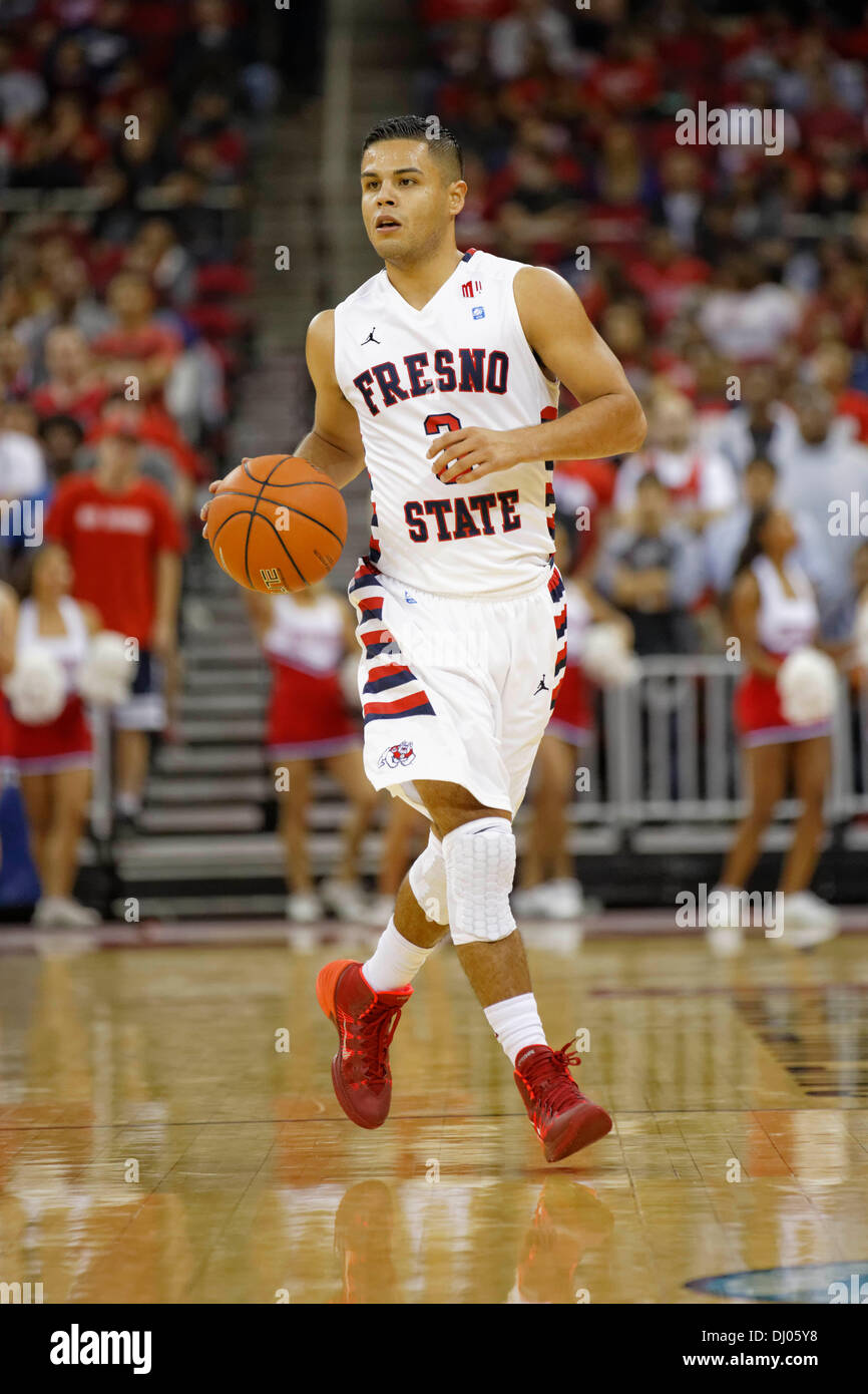 16 novembre 2013, Fresno, CA - Fresno State guard Cezar Guerrero dans le match entre la Northridge Matadors et le fresno State Bulldogs à Save Mart Center à Fresno, CA. Fresno State a gagné le match 80 à 64. Banque D'Images