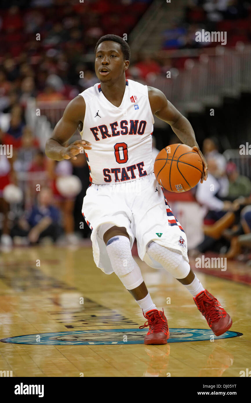 16 novembre 2013, Fresno, CA - Fresno State guard Emmanuel Owootoah dans le jeu entre le Northridge Matadors et le fresno State Bulldogs à Save Mart Center à Fresno, CA. Fresno State a gagné le match 80 à 64. Banque D'Images