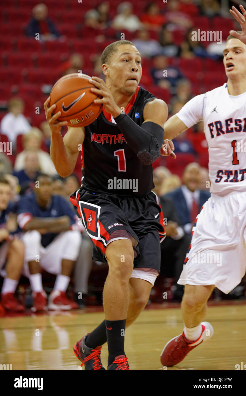 16 novembre 2013, Fresno, CA - Cal State Northridge guard Josh Greene dans le jeu entre le Northridge Matadors et le fresno State Bulldogs à Save Mart Center à Fresno, CA. Fresno State a gagné le match 80 à 64. Banque D'Images