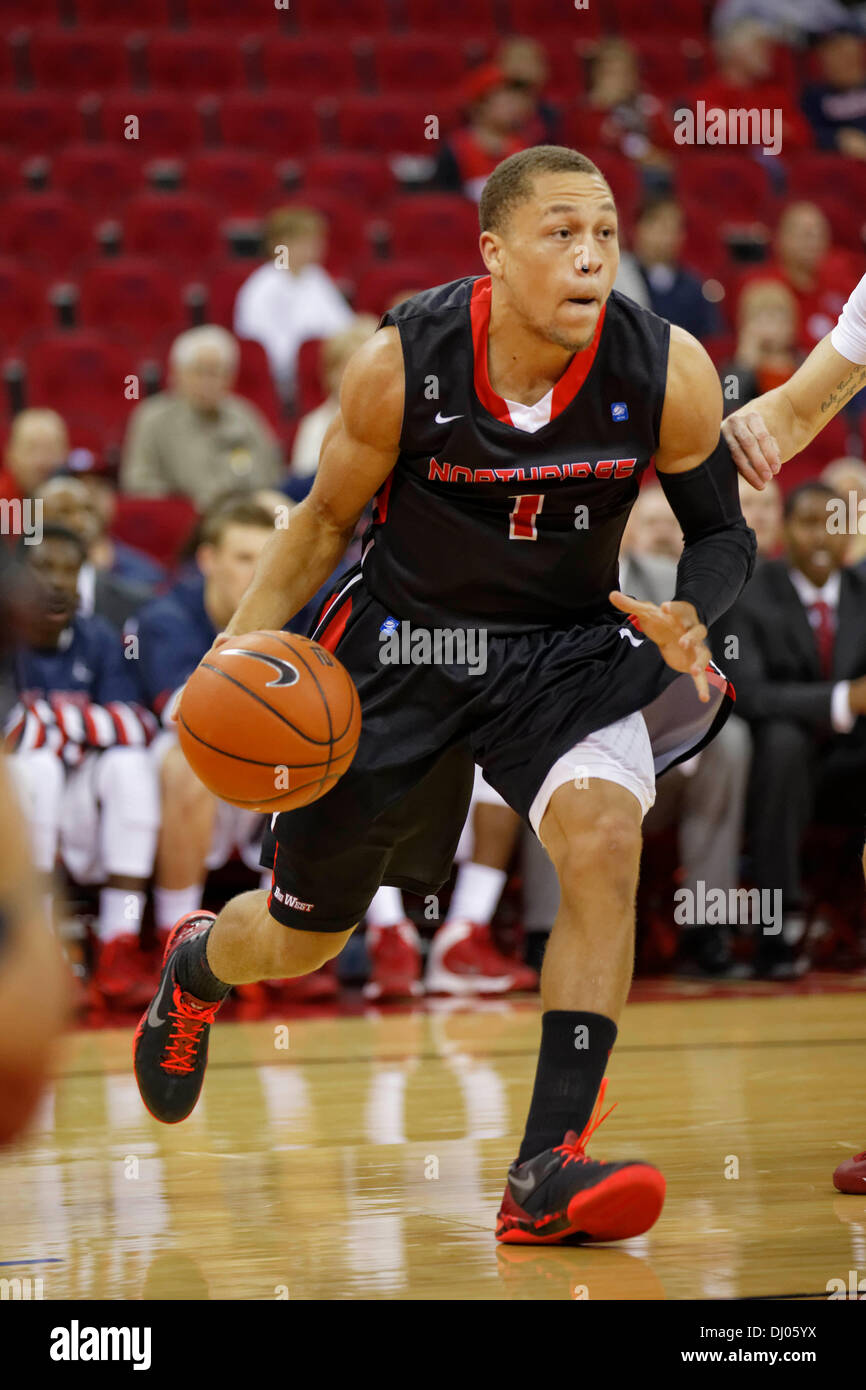 16 novembre 2013, Fresno, CA - Cal State Northridge guard Josh Greene dans le jeu entre le Northridge Matadors et le fresno State Bulldogs à Save Mart Center à Fresno, CA. Fresno State a gagné le match 80 à 64. Banque D'Images