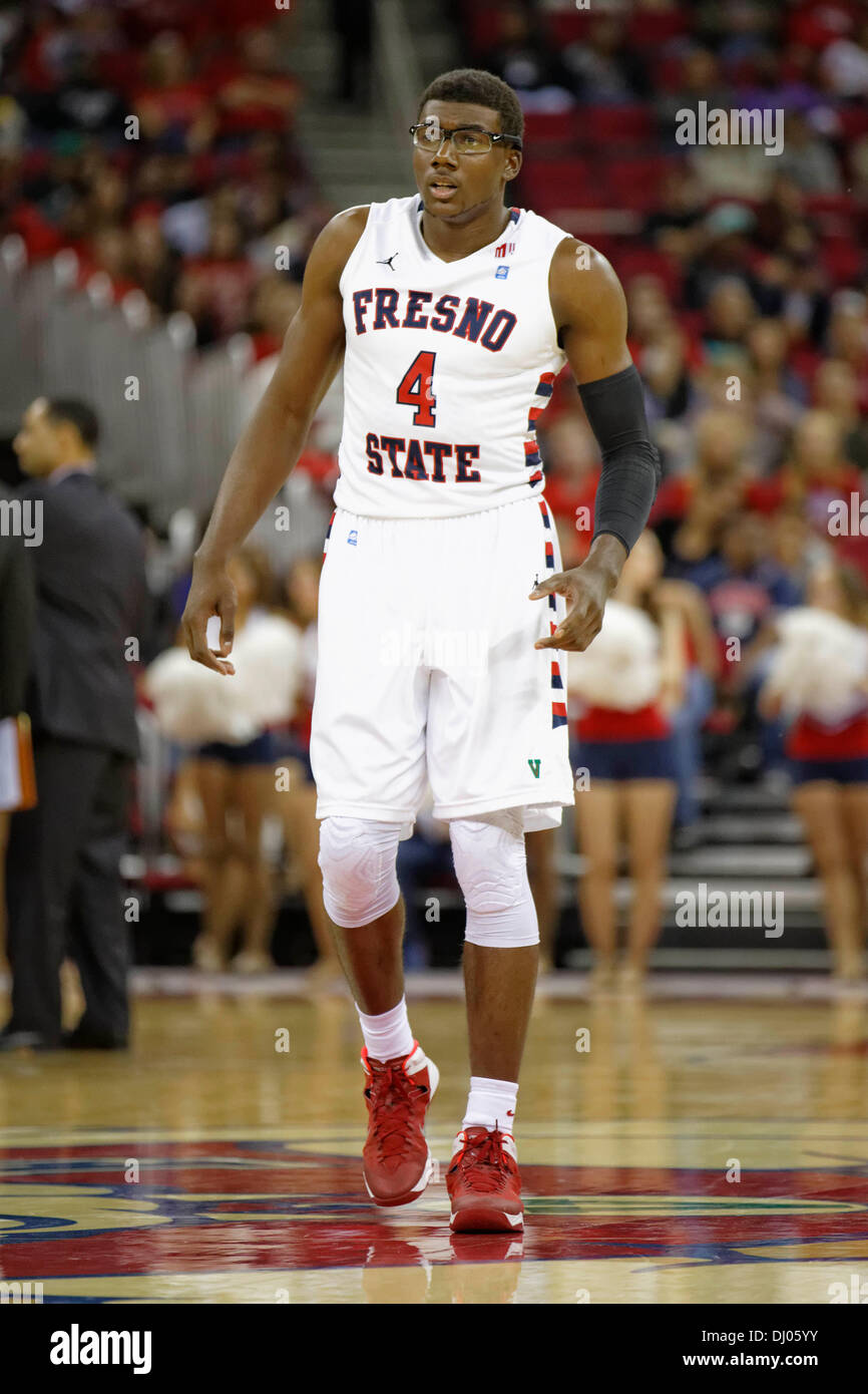 16 novembre 2013, Fresno, CA - Fresno State de l'avant dans l'Edo Karachi match entre la Northridge Matadors et le fresno State Bulldogs à Save Mart Center à Fresno, CA. Fresno State a gagné le match 80 à 64. Banque D'Images