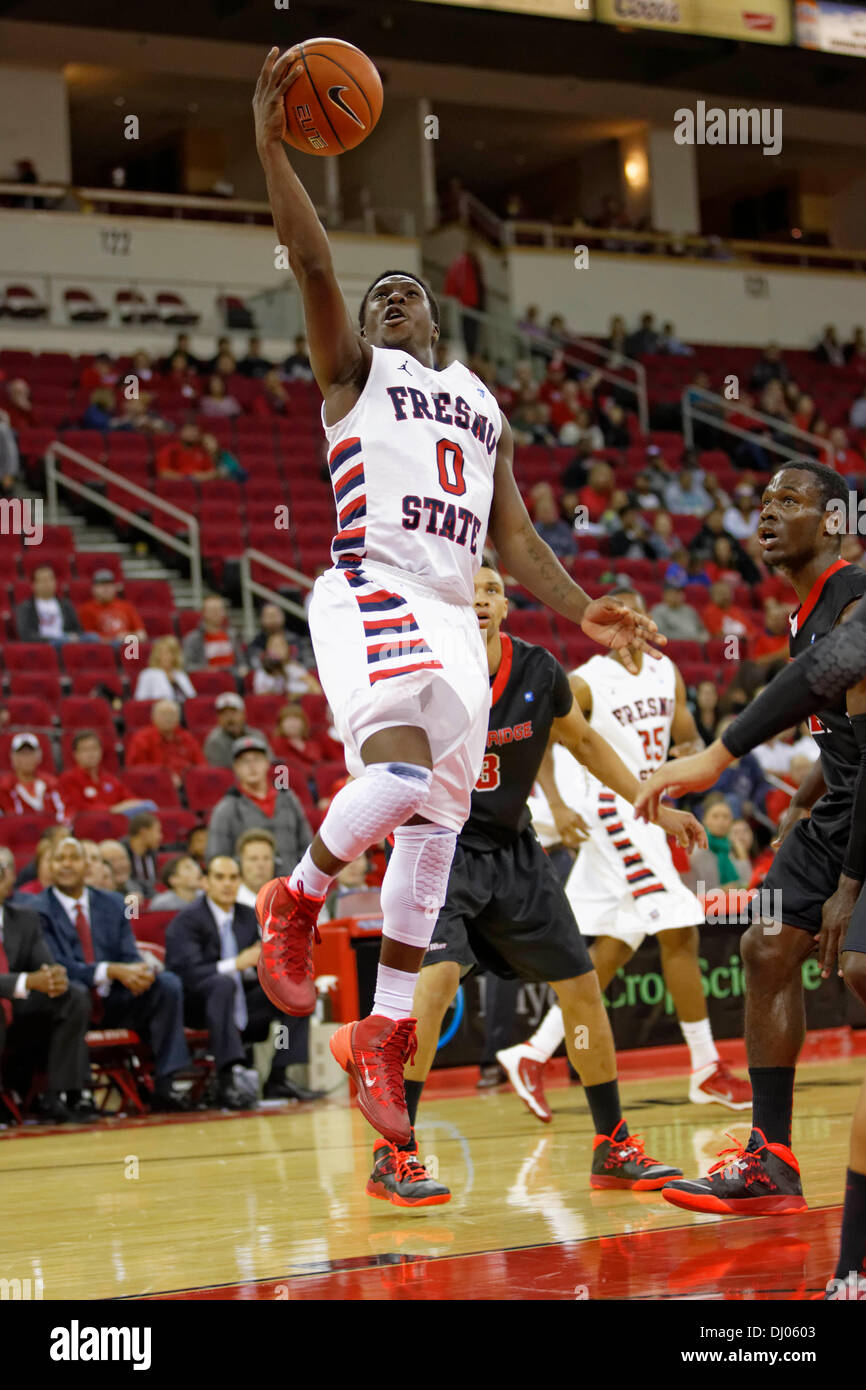 16 novembre 2013, Fresno, CA - Fresno State guard Emmanuel Owootoah dans le jeu entre le Northridge Matadors et le fresno State Bulldogs à Save Mart Center à Fresno, CA. Fresno State a gagné le match 80 à 64. Banque D'Images