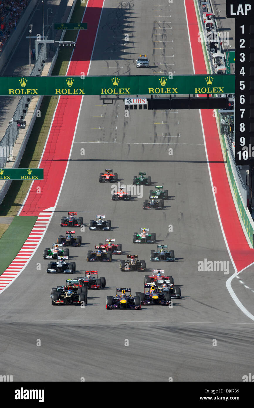 Voitures tête de l'un au cours de la Formule 1 United States Grand Prix sur le circuit des Amériques la voie près de Austin, TX Banque D'Images