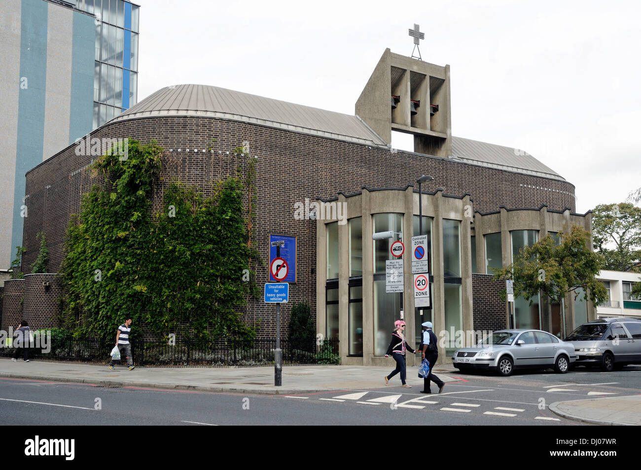 Église catholique romaine de St Gabriel, Holloway Road Archway Islington Londres Angleterre Royaume-uni Banque D'Images