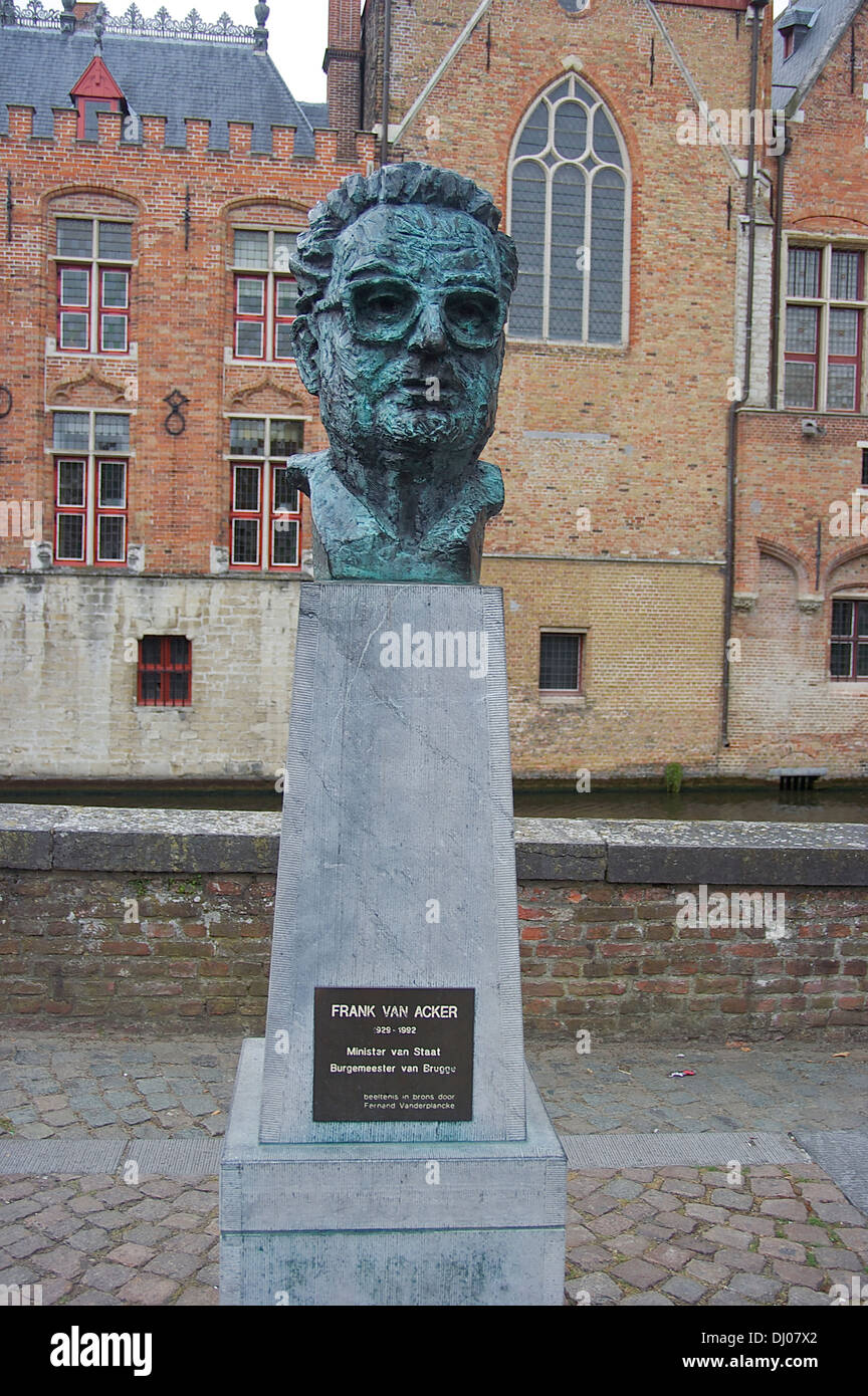 Buste de Frank Van Acker, maire de Bruges de 1976 à 1992. Banque D'Images