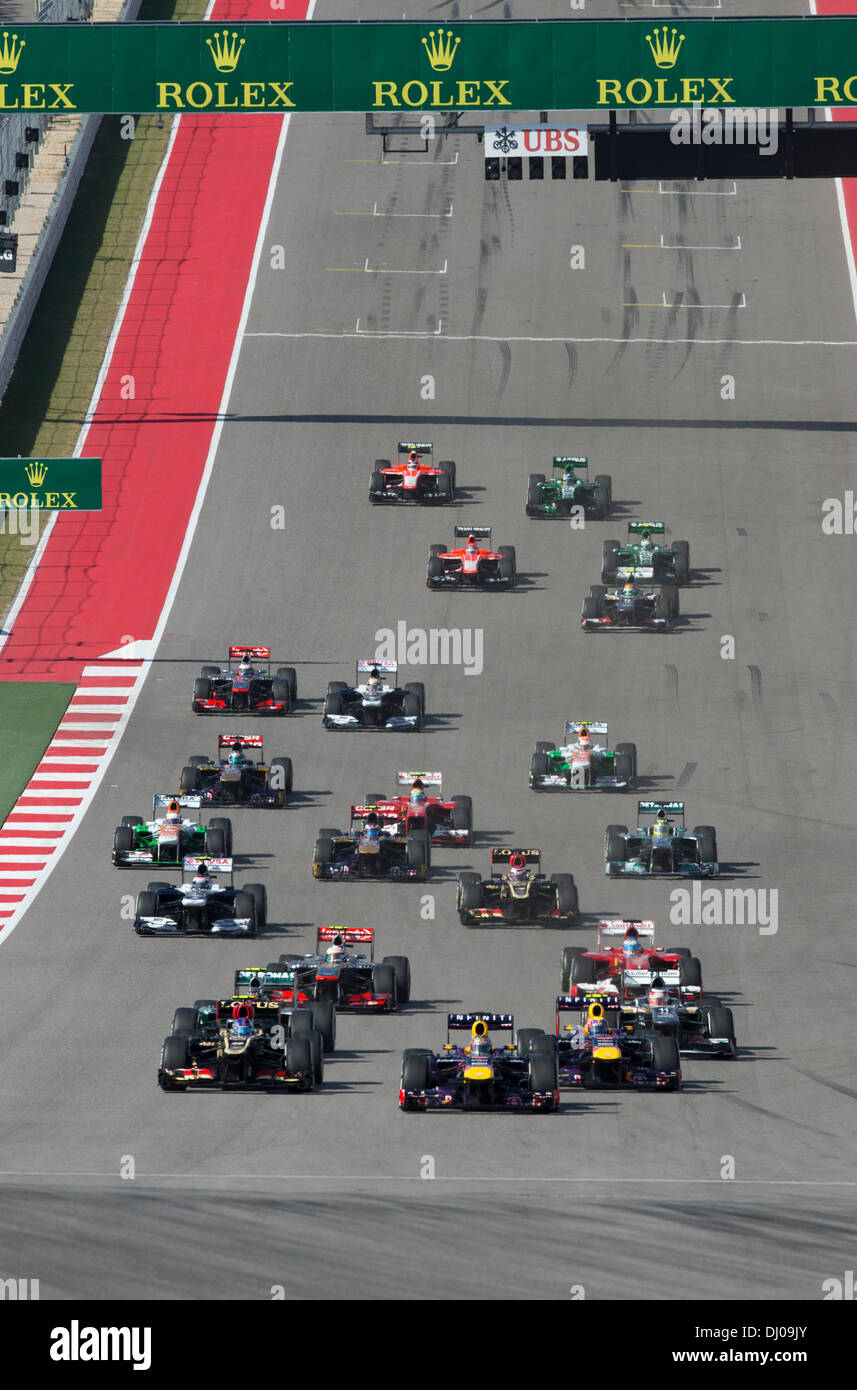 Voitures tête de l'un au cours de la Formule 1 United States Grand Prix sur le circuit des Amériques la voie près de Austin, TX Banque D'Images