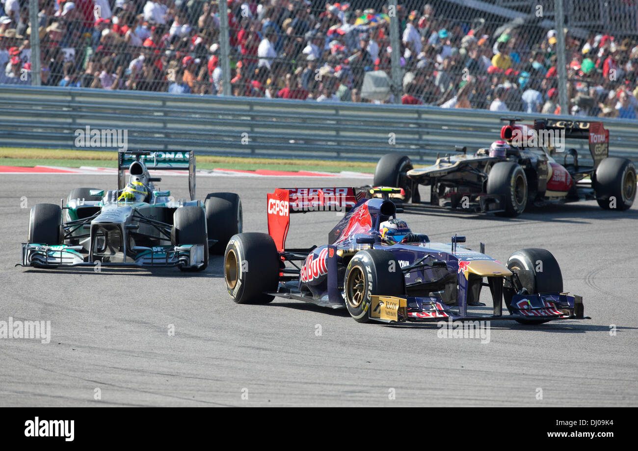 Les conducteurs piloter leurs voitures de Formule 1 grâce à son tour une durant le Grand Prix des États-Unis au circuit of the Americas près d'Austin TX Banque D'Images