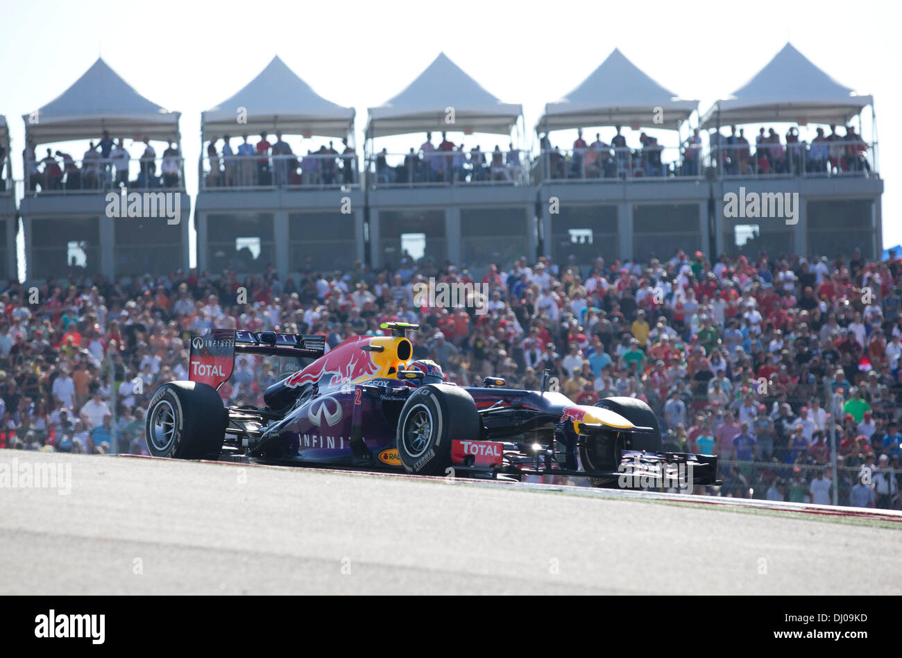 Mark Webber de Red Bull Racing en tête de tourner durant la Formule 1 United States Grand Prix sur le circuit des Amériques la voie près de Austin, TX. Banque D'Images