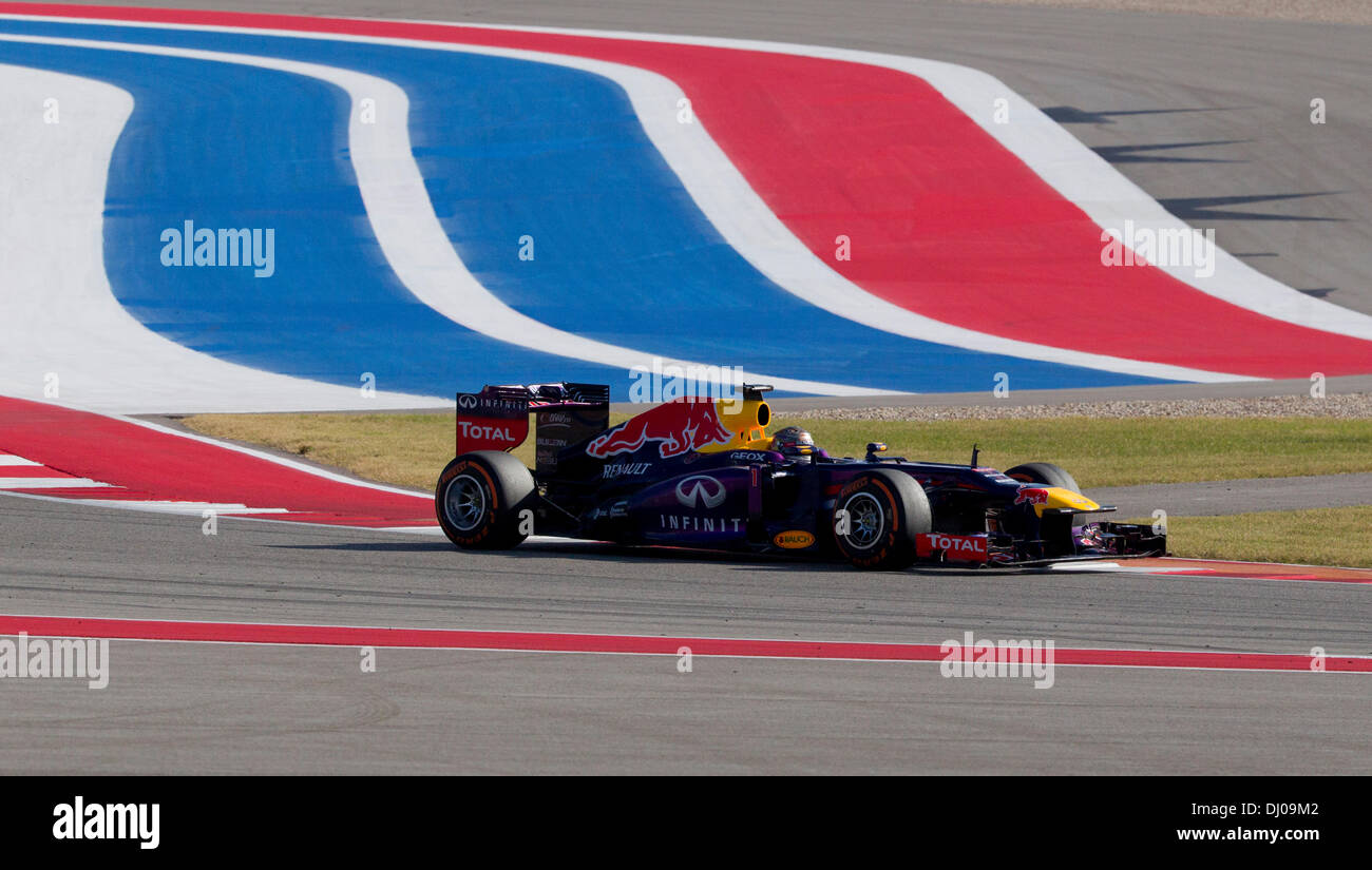 Sebastian Vettel, pilote Red Bull de Formule 1 coins lors de l'United States Grand Prix sur le circuit des Amériques la voie près de Austin, TX Banque D'Images