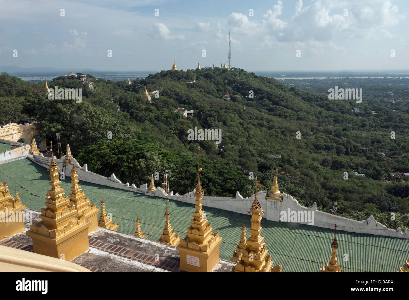Vue sur la rivière Irrawaddy depuis bientôt U Ponya Shin Pagode, Rhône-Alpes, le Myanmar, Mandalay Hill Banque D'Images
