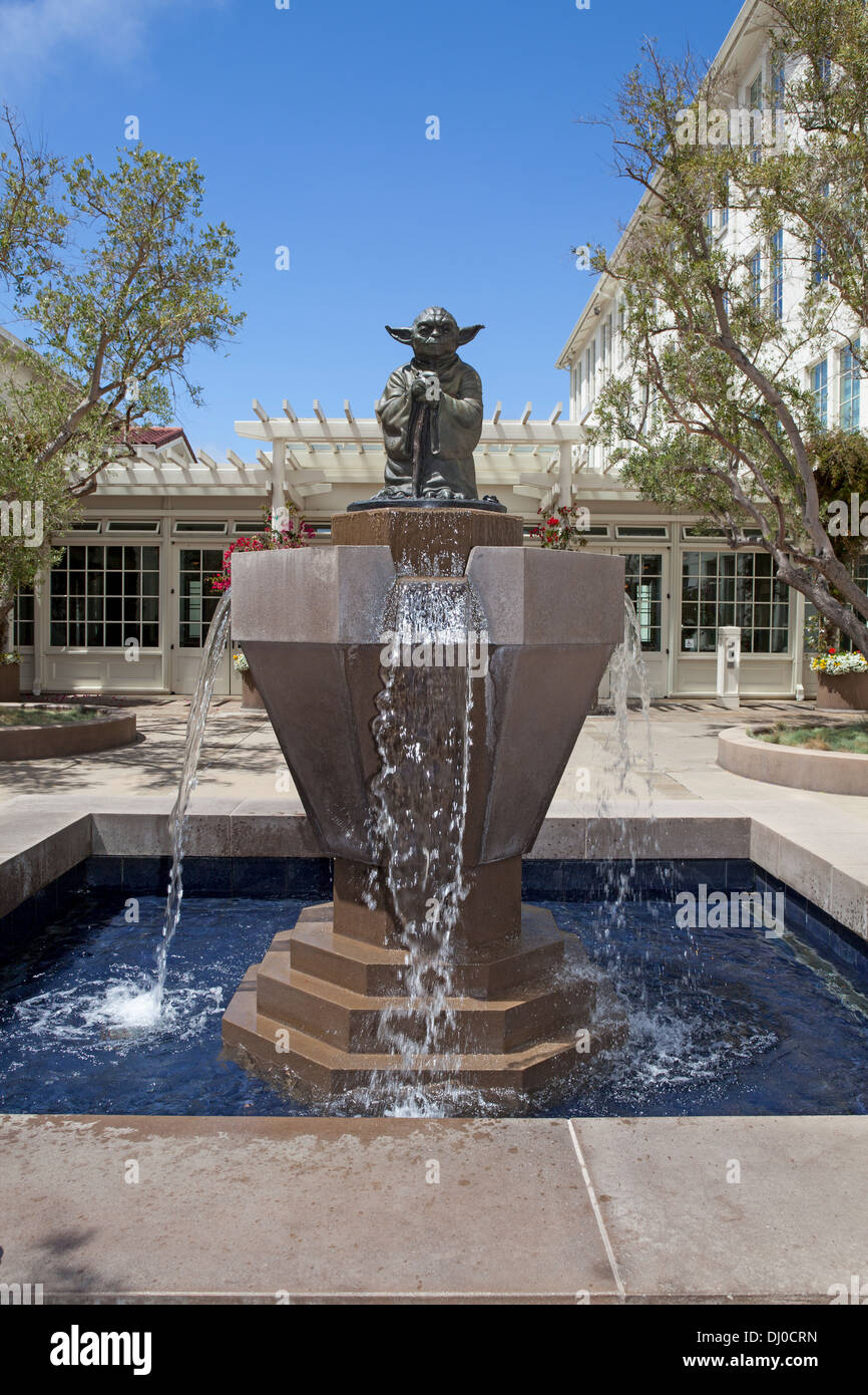 Fontaine de la statue de Yoda au Letterman Digital Arts Center (Lucasfilm, Ltd.), Presidio, San Francisco, Californie,ÉTATS-UNIS. Banque D'Images