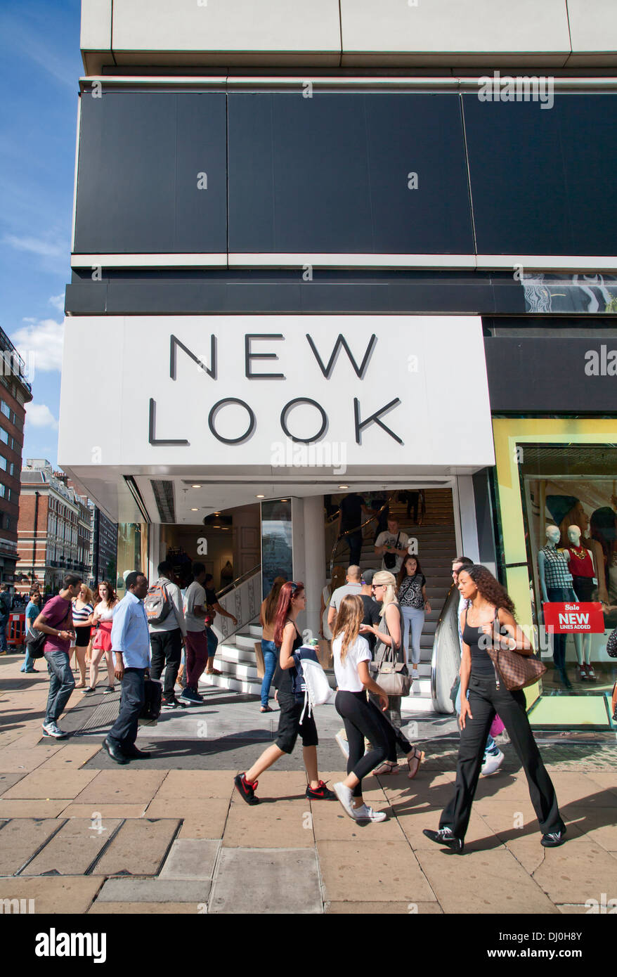 Nouveau look fashion shop, Oxford Street, Londres, Angleterre, Royaume-Uni, Europe Banque D'Images