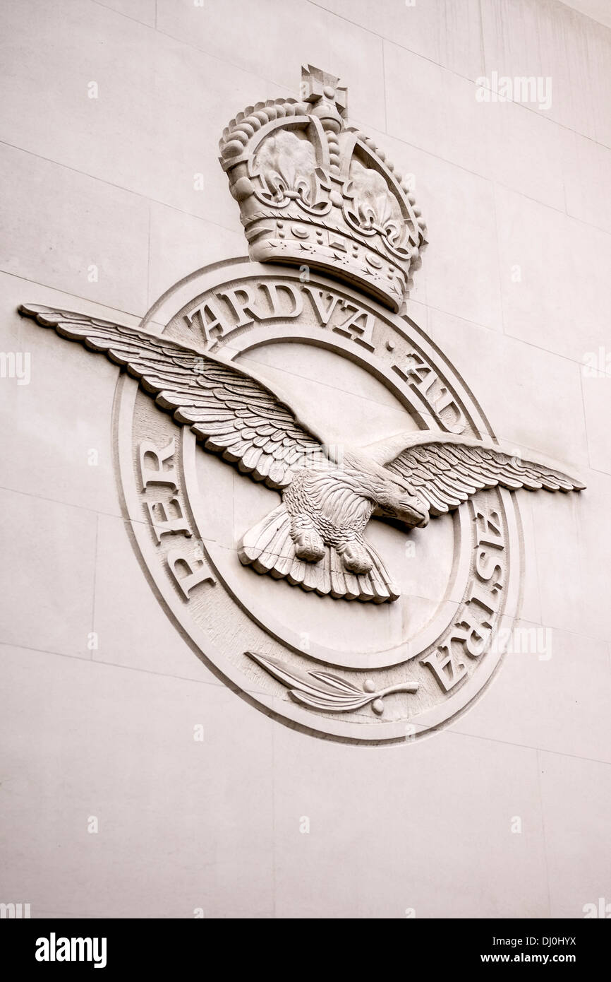 RAF Crest - Monument commémoratif du Bomber Command Banque D'Images