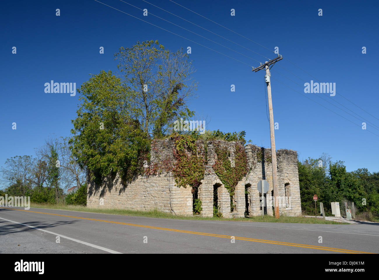 Château Bois D'Arc, l'abandon de l'usine abandonnée coffin et mortuaires au Missouri sur la vieille Route 66 Banque D'Images