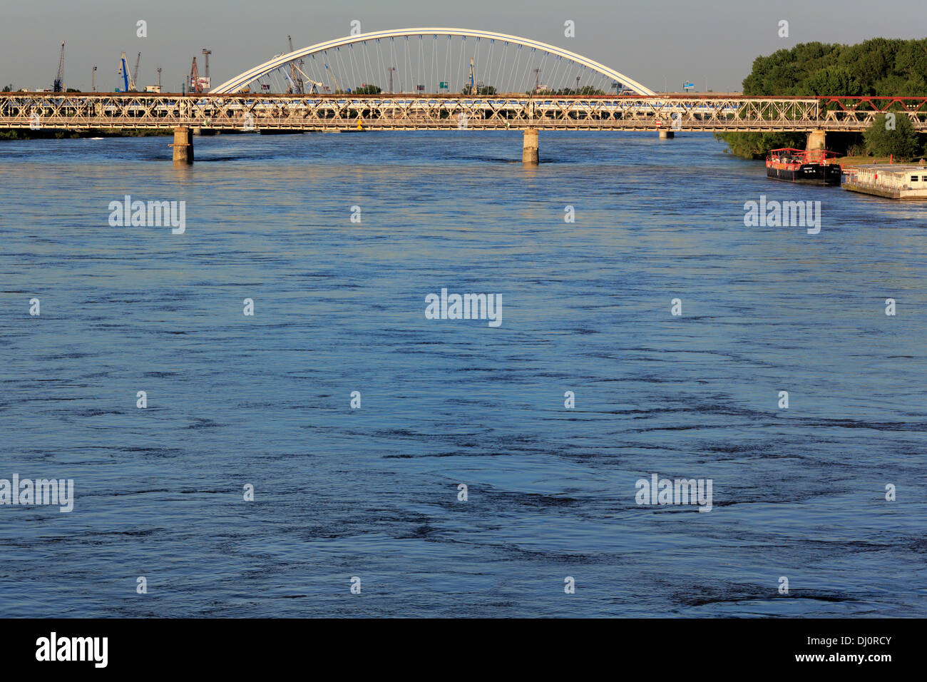 Cityscape de UFO, restaurant pont SNP, Bratislava, Slovaquie Banque D'Images