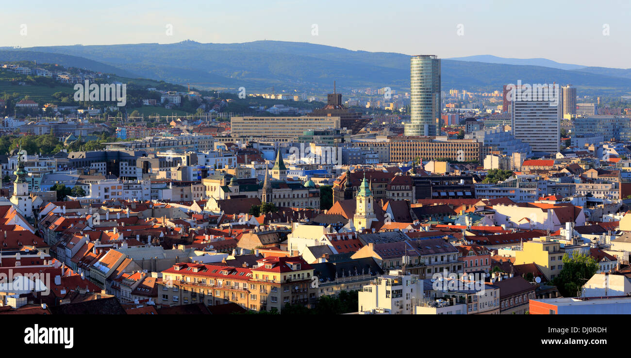 Cityscape de UFO, restaurant pont SNP, Bratislava, Slovaquie Banque D'Images