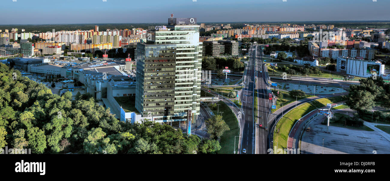 Quartier Petrzalka, paysage urbain de UFO, restaurant pont SNP, Bratislava, Slovaquie Banque D'Images