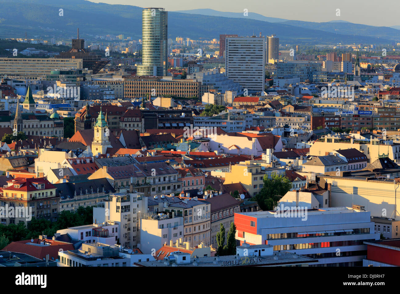 Cityscape de UFO, restaurant pont SNP, Bratislava, Slovaquie Banque D'Images