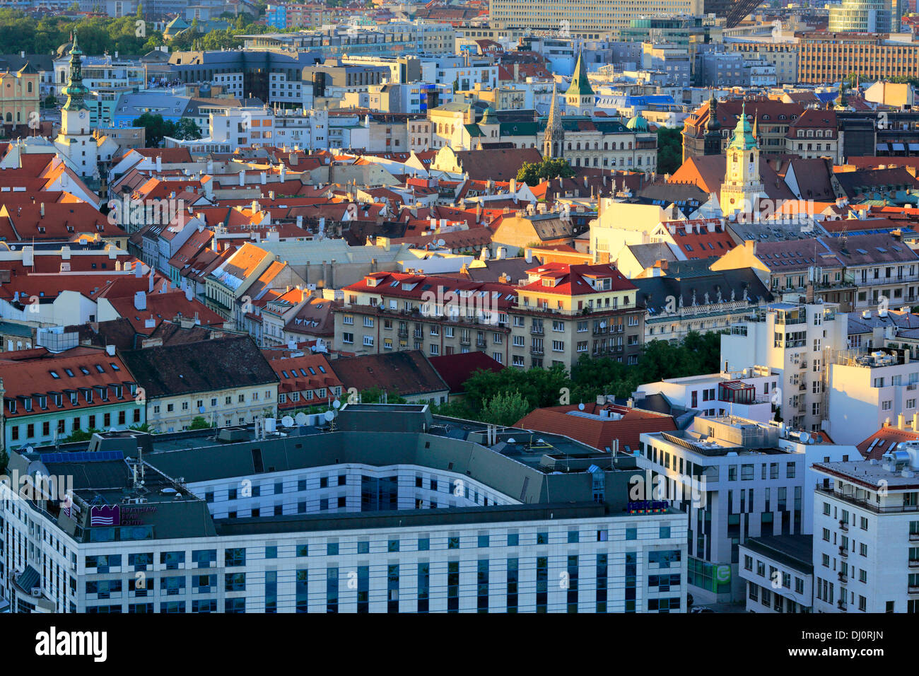 Cityscape de UFO, restaurant pont SNP, Bratislava, Slovaquie Banque D'Images