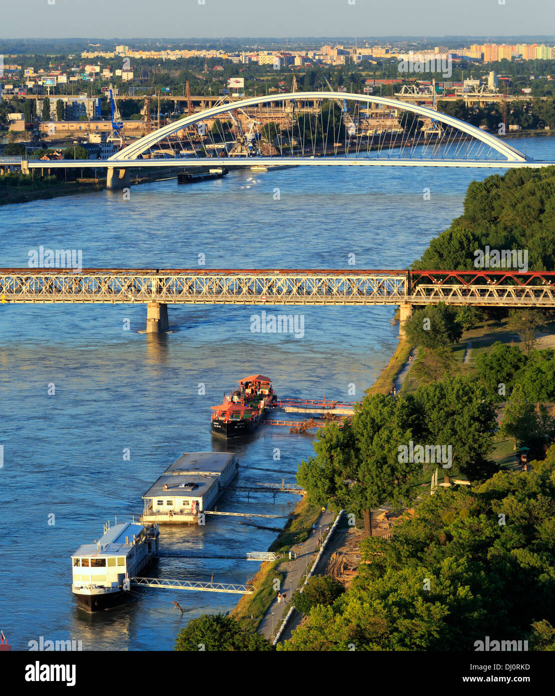 Cityscape de UFO, restaurant pont SNP, Bratislava, Slovaquie Banque D'Images