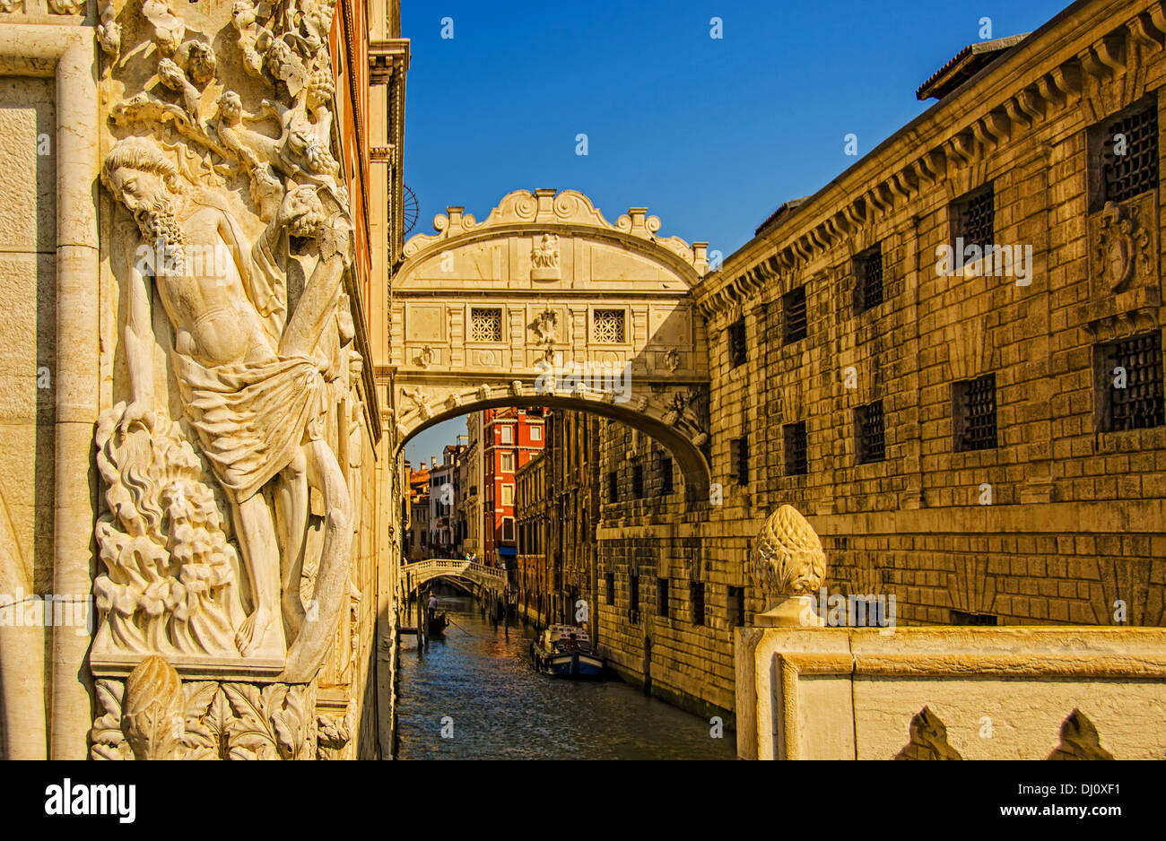 Le Pont des Soupirs vu du Ponte della Paglia, Venise, Italie. Banque D'Images