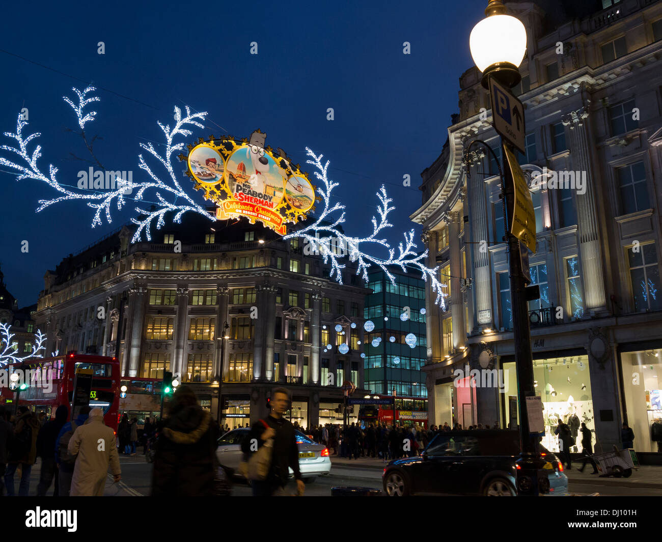 Londres, Angleterre - 13 novembre 2013 : Regent Street les lumières de Noël à Oxford Circus Banque D'Images