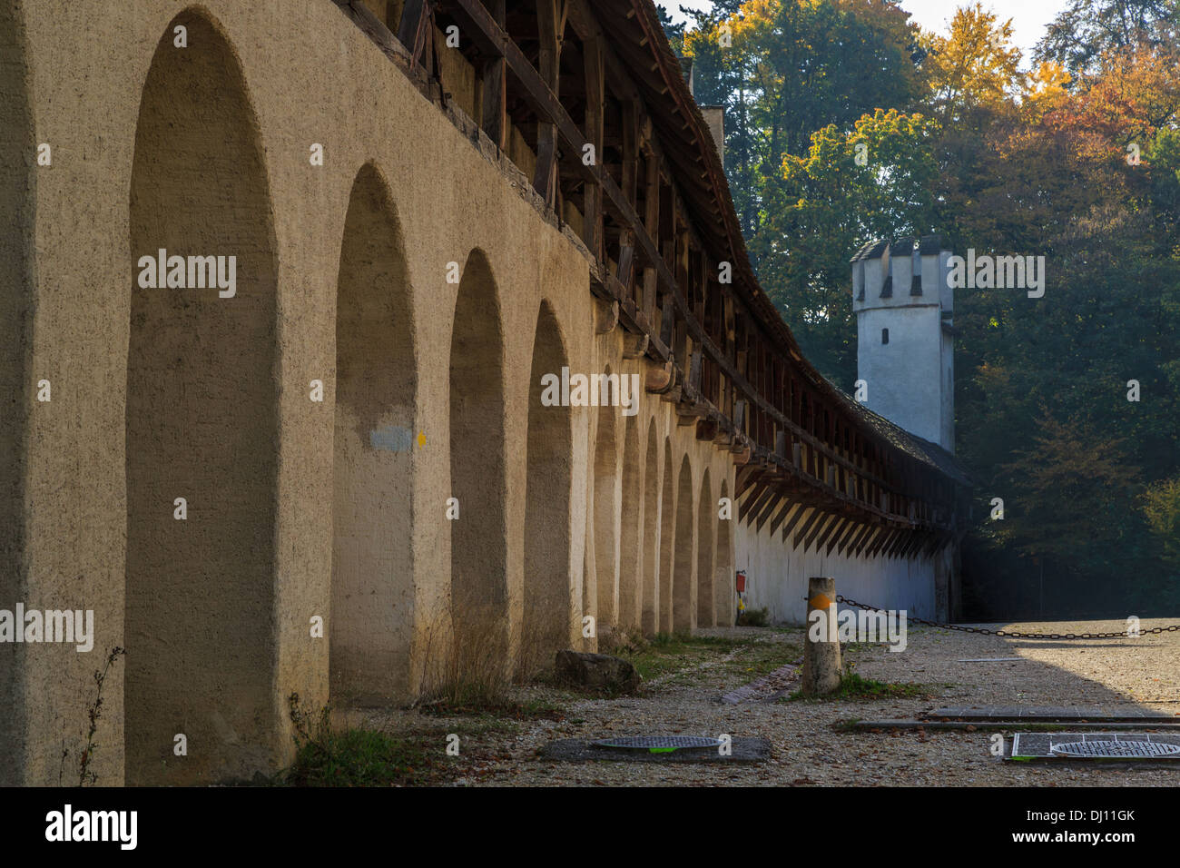 Une photographie de l'ancien mur de la ville de Saint Alban, Bâle, Suisse. Pris sur une belle journée ensoleillée. Banque D'Images