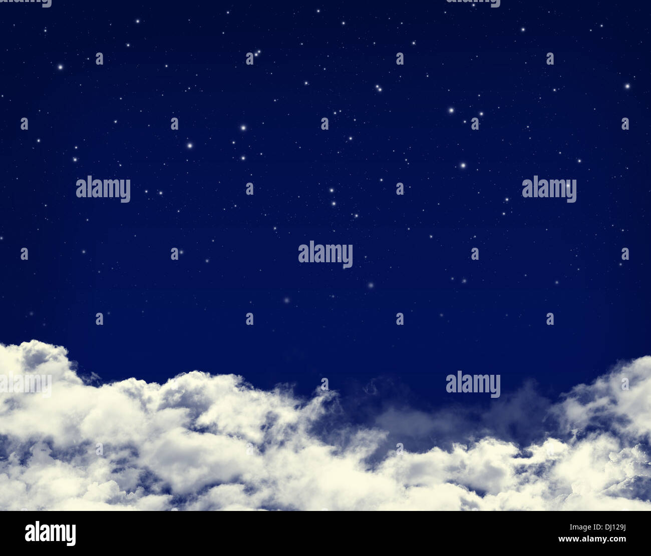 Les nuages et l'étoile dans un fond de ciel bleu nuit Banque D'Images