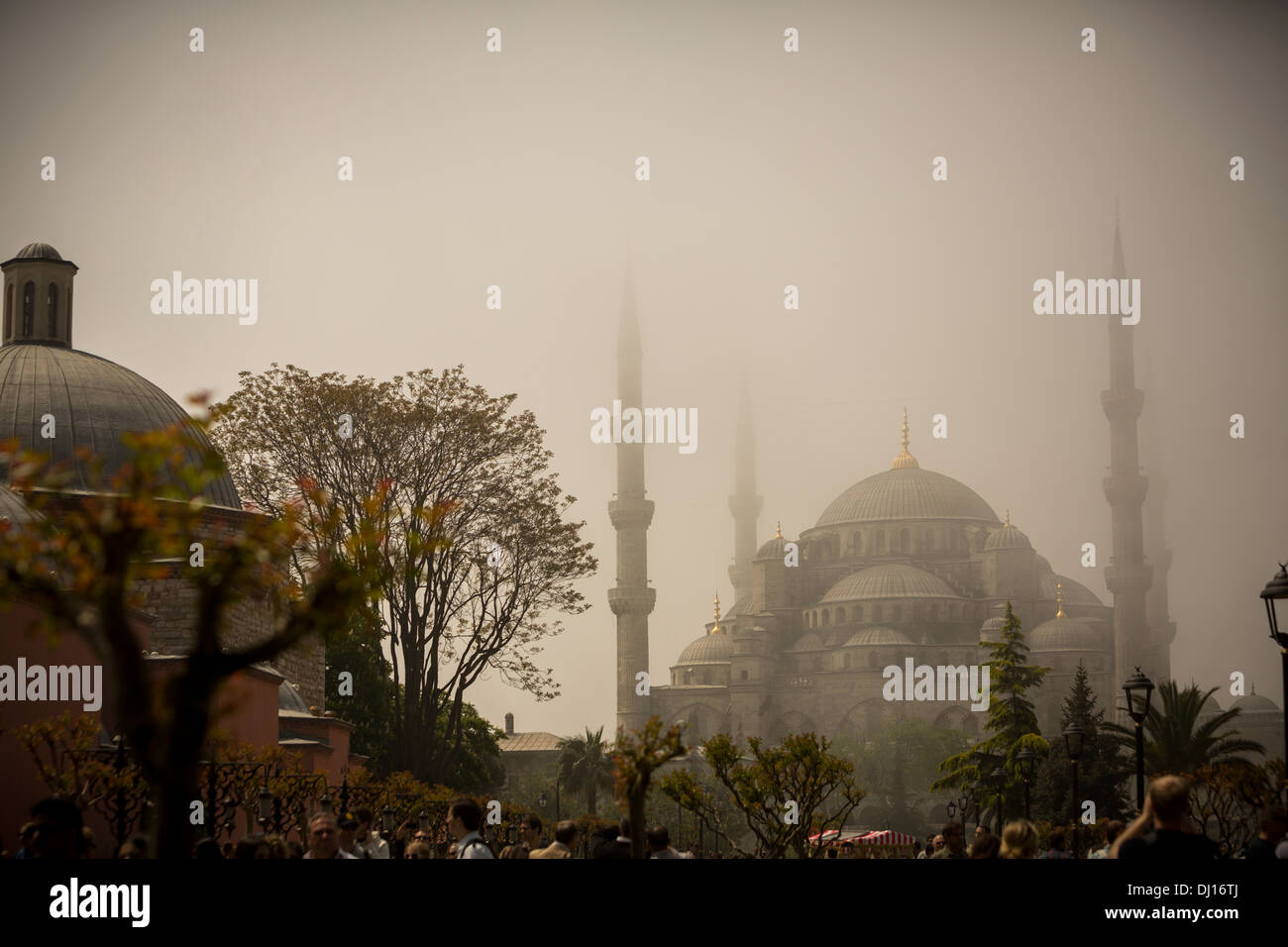 Mosquée bleue dans le brouillard - Istanbul, Turquie. Banque D'Images