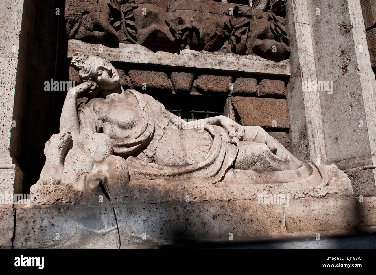 Déesse Diane, l'un des quatre fontaines situé à l'intersection de la Via delle Quattro Fontane et de la Via del Quirinale, Rome, Italie Banque D'Images