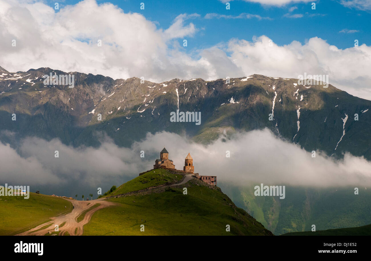 Tsminda Sameba ou église sainte trinité Gergeti à, à côté de la Géorgie, Kazbek Mt Banque D'Images