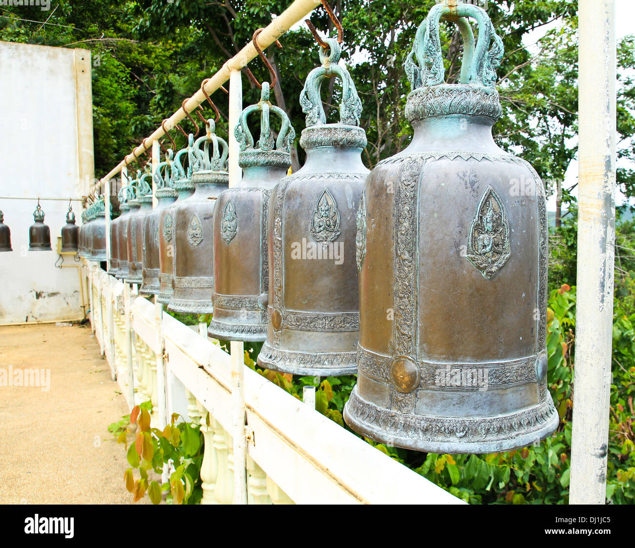Temple cloches pendu pour chacun d'eux annelés pour leur propre fortune au temple thaïlandais, en Thaïlande. Banque D'Images