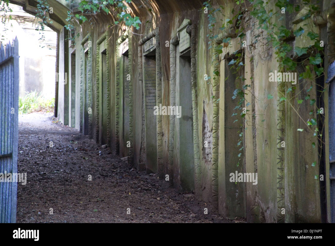 Catacombes au Cimetière de Highgate Banque D'Images