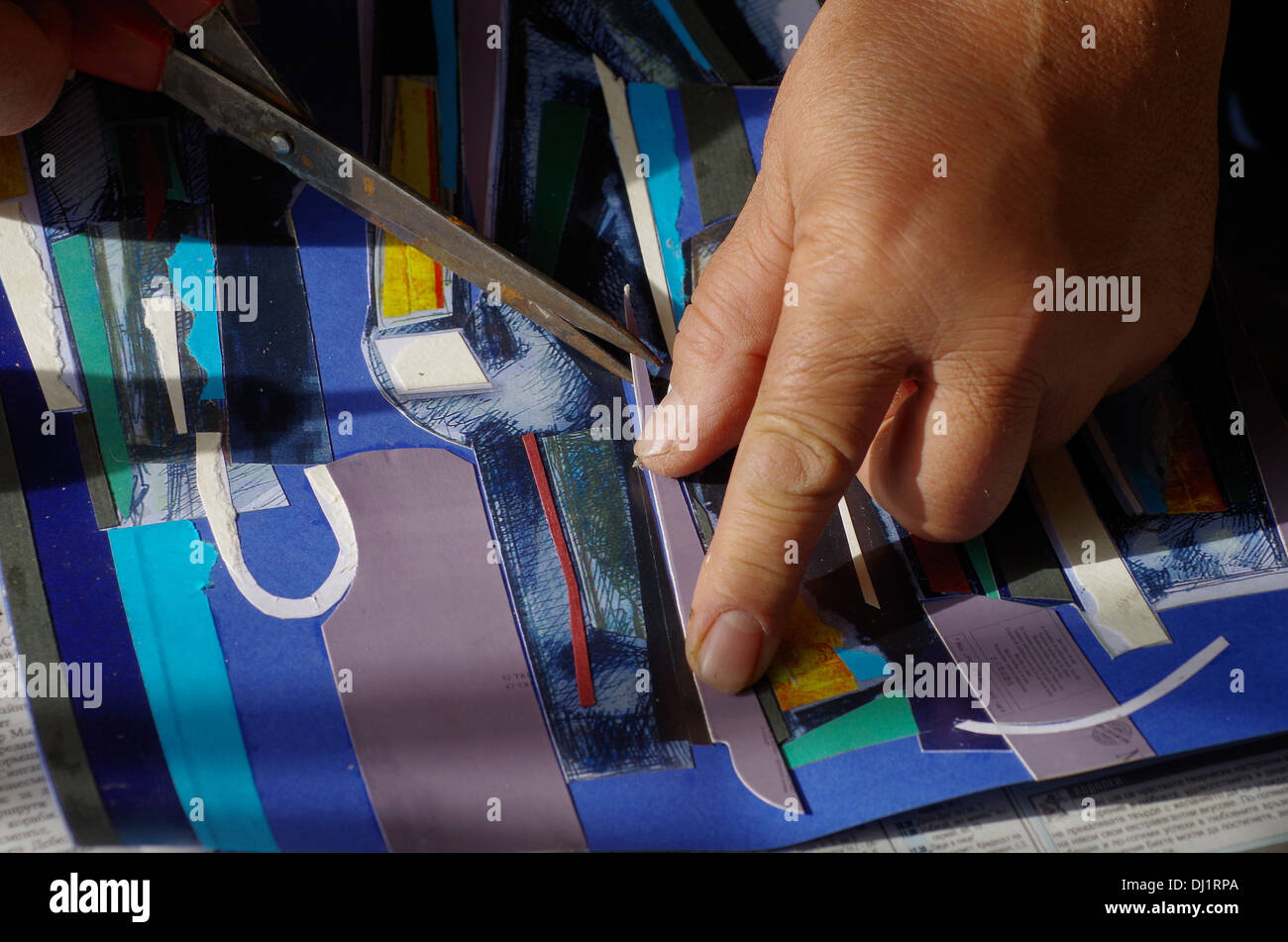 Collage abstrait de mains et des ciseaux. Banque D'Images