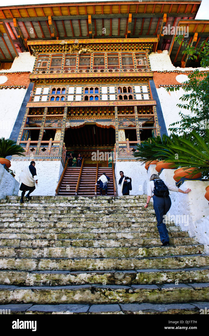 Punakha Dzong,le chef du clergé du Bhoutan avec son entourage de moines bouddhistes passent l'hiver dans ce Dzong,Environs Banque D'Images