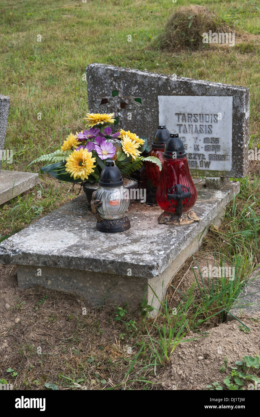 Tombe de la partie enterrée dans Stebnik Bieszczady Pologne Banque D'Images
