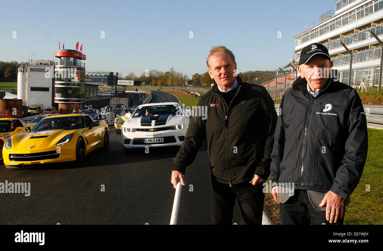 Brands Hatch, Kent, UK. 19 novembre 2013. Le Beaujolais Run - soutenir la Fondation Henry Surtees - déclenche de Brands Hatch a commencé par John Surtees (79) et Jonathan Palmer (57) dirigé par le nouveau Cherolet SS 15.11.2013 Crédit : Theodore liasi/Alamy Live News Banque D'Images