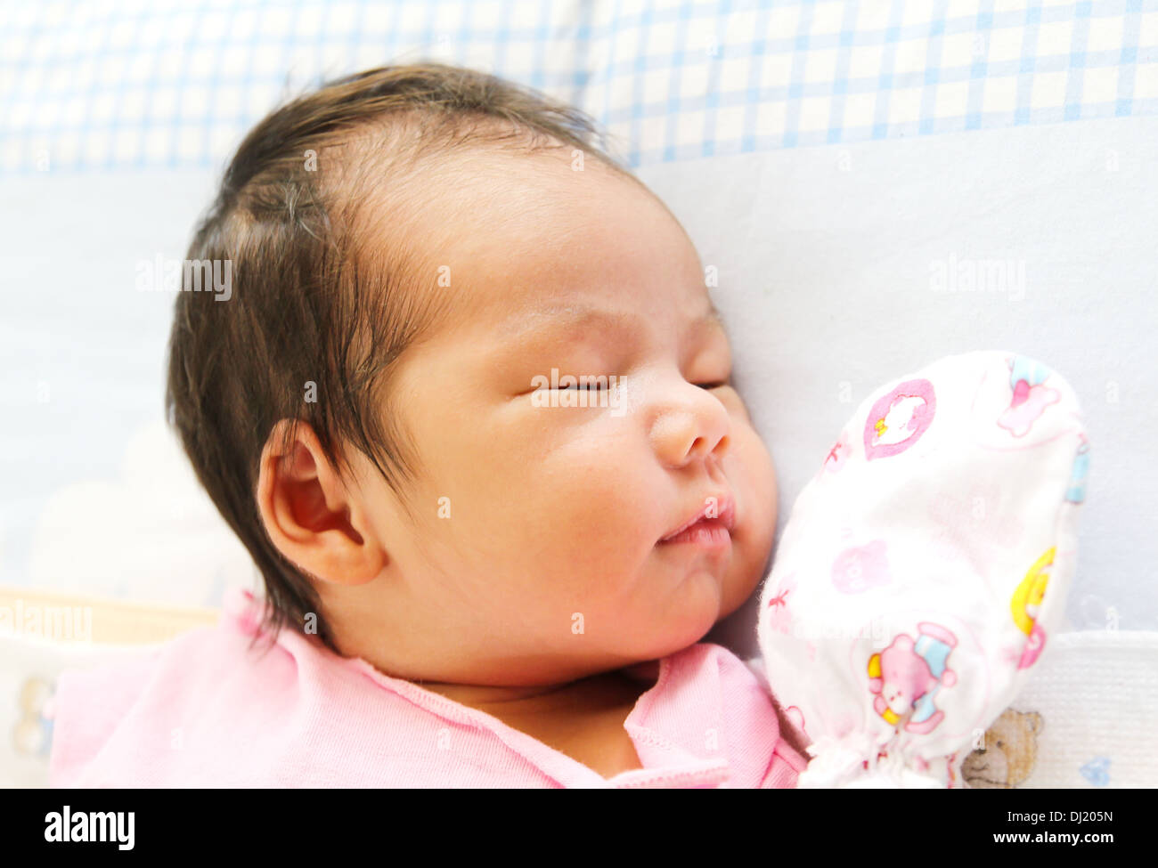 Asiatique nouveau-né baby girl sleeping Banque D'Images
