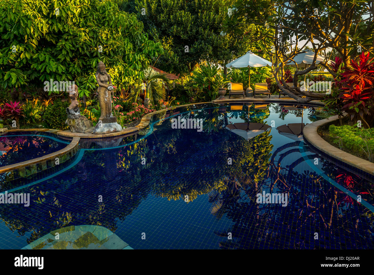 Piscine, plage de Lovina, Bali, Indonésie Banque D'Images