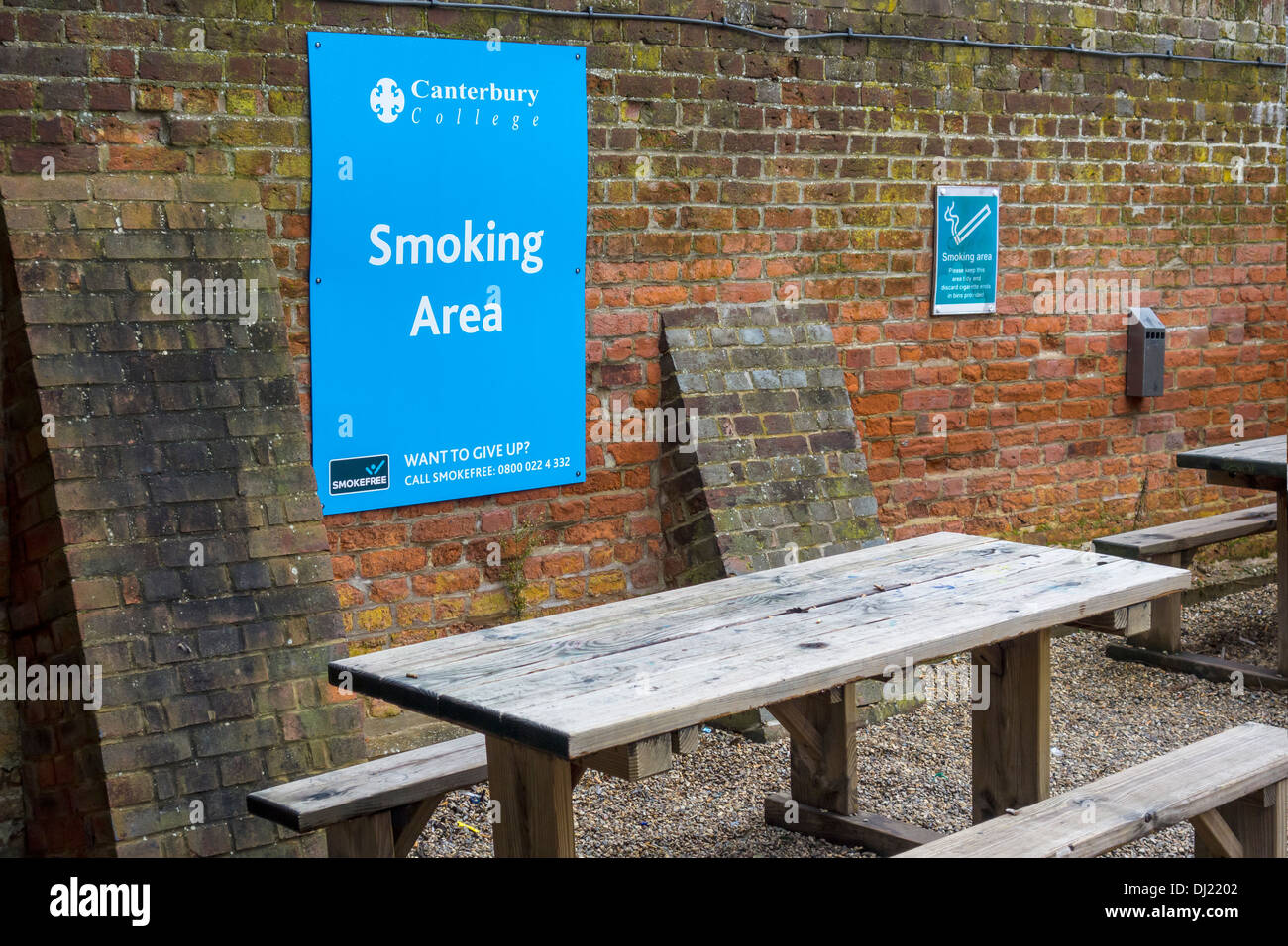 Espace fumeurs Canterbury Kent College Banque D'Images