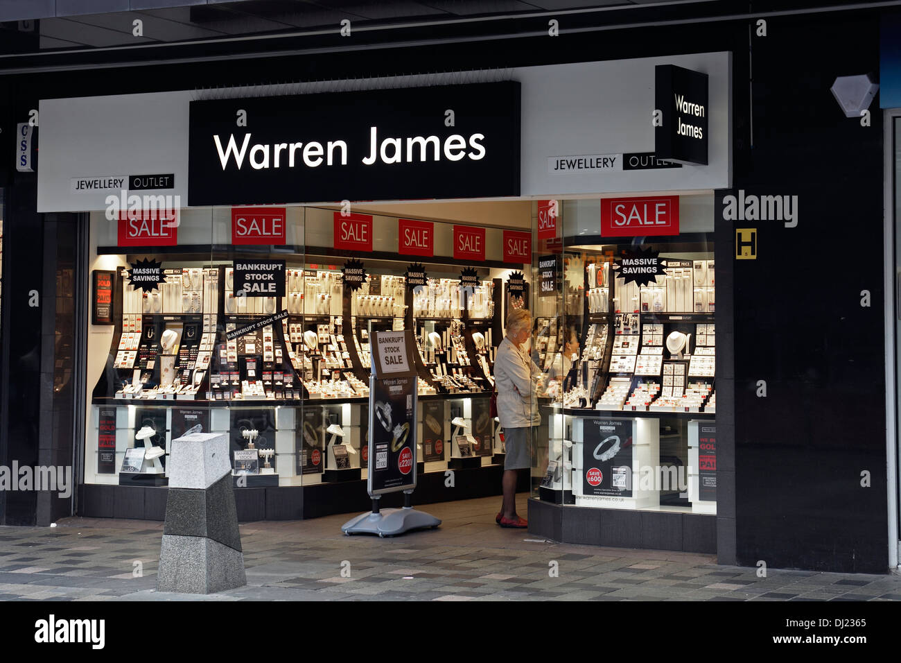Ce magasin est fermé définitivement. Une boutique de bijoux Warren James, Sauchiehall Street, centre-ville de Glasgow, Écosse, Royaume-Uni. Banque D'Images