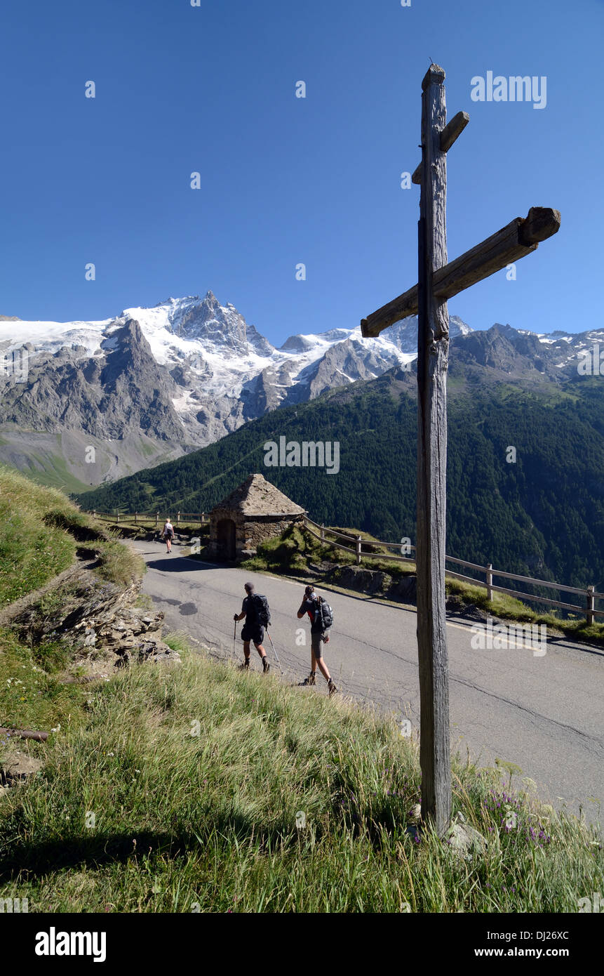 Les marcheurs et la Meije Parc National des Ecrins Pic de Le Chazelet Oratoire Oratoire ou Savoie Alpes France Banque D'Images