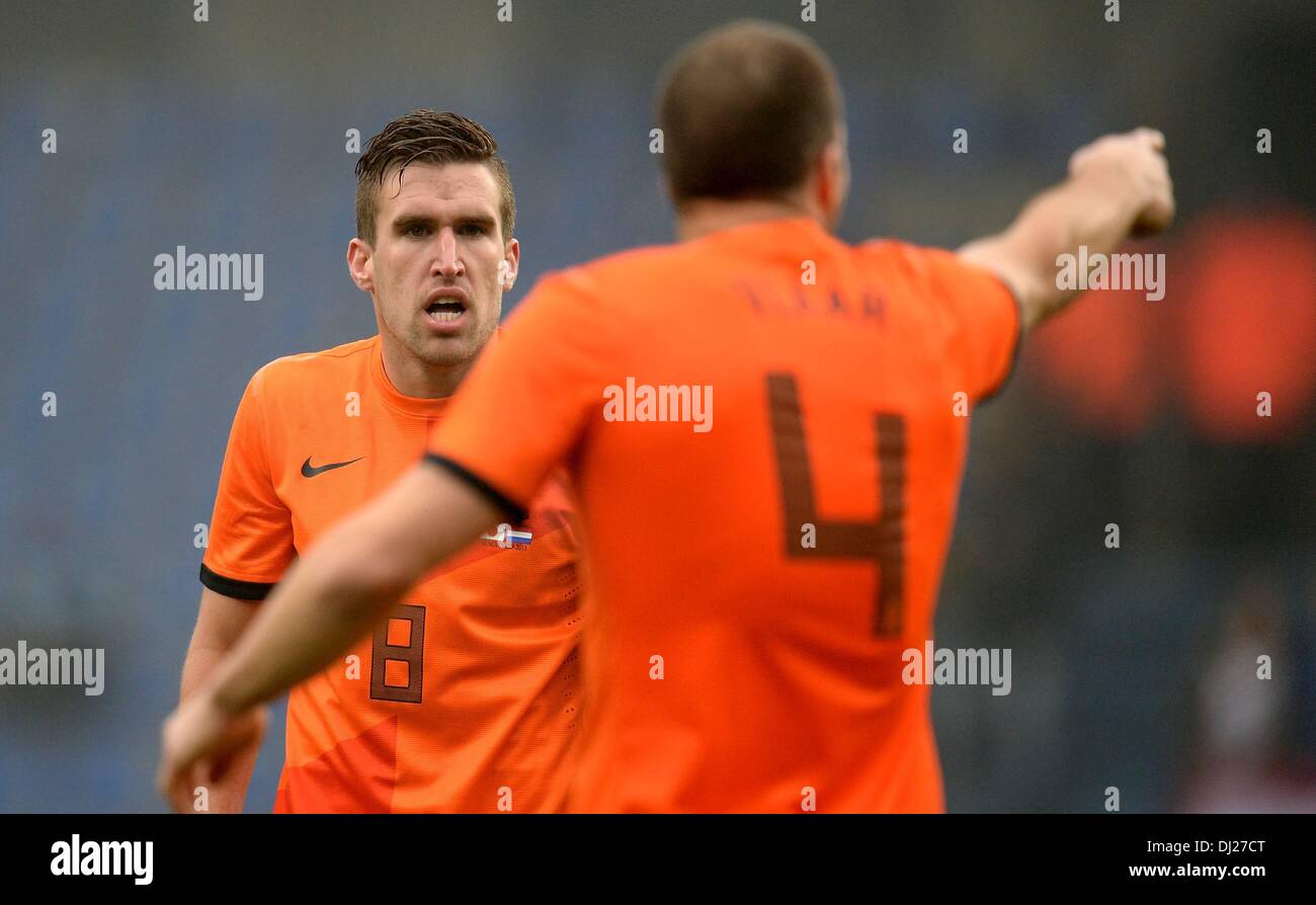 Genk, en Belgique. 16 Nov, 2013. Match amical International de Football Hollande face au Japon. Kevin Strootman et Ron Vlaar gauche droite Holland Credit : Action Plus Sport/Alamy Live News Banque D'Images
