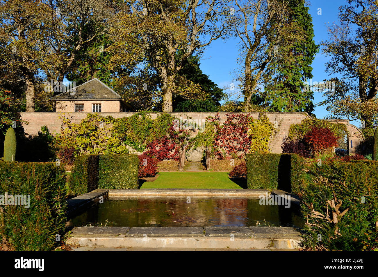 Jardin du Château de Crathes près de Banchory, Aberdeenshire, Scotland Banque D'Images